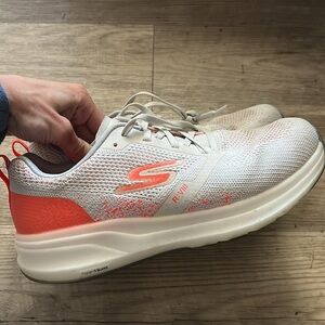 Skechers Go Run Ride 8 HyperBurst White and Orange Size 7.5